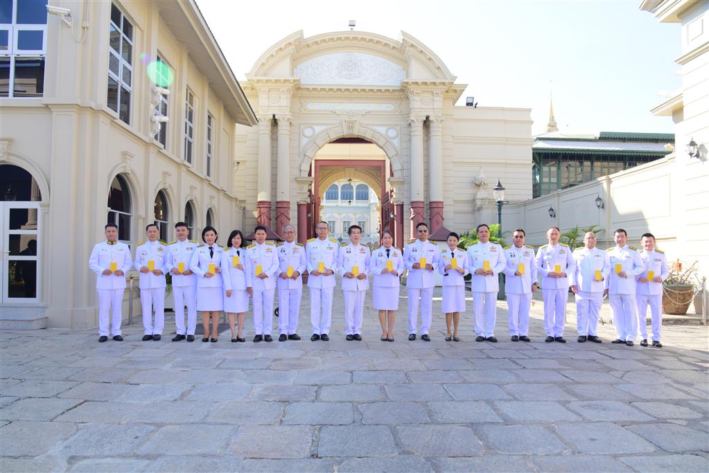 กรมสอบสวนคดีพิเศษ กระทรวงยุติธรรม ร่วมถวายแจกันดอกไม้ และลงนามถวายพระพร เนื่องในโอกาสวันขึ้นปีใหม่ พุทธศักราช 2568