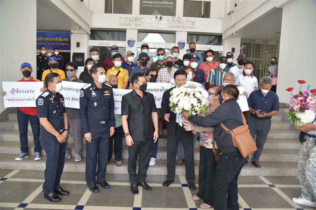 Employees of the Port Authority of Thailand expressed their gratitude to the Director-General